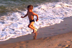 levensinspiratie kind op strand rennend