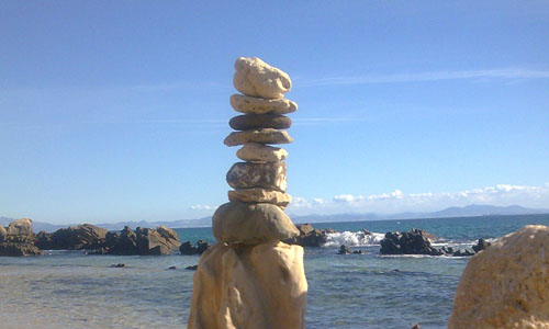 levensinspiratie-stapel-stenen-kust
